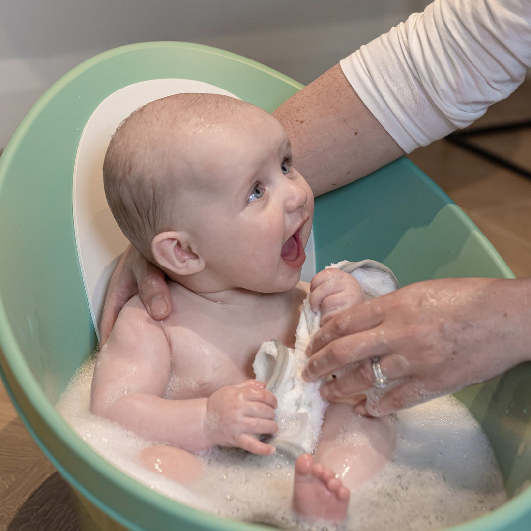 Shnuggle Newborn Bundle: Baby Bath &amp; Accessories Bundle - 5-Piece Set | Cozy Support, Easy Cleanup &amp; Sensory Fun