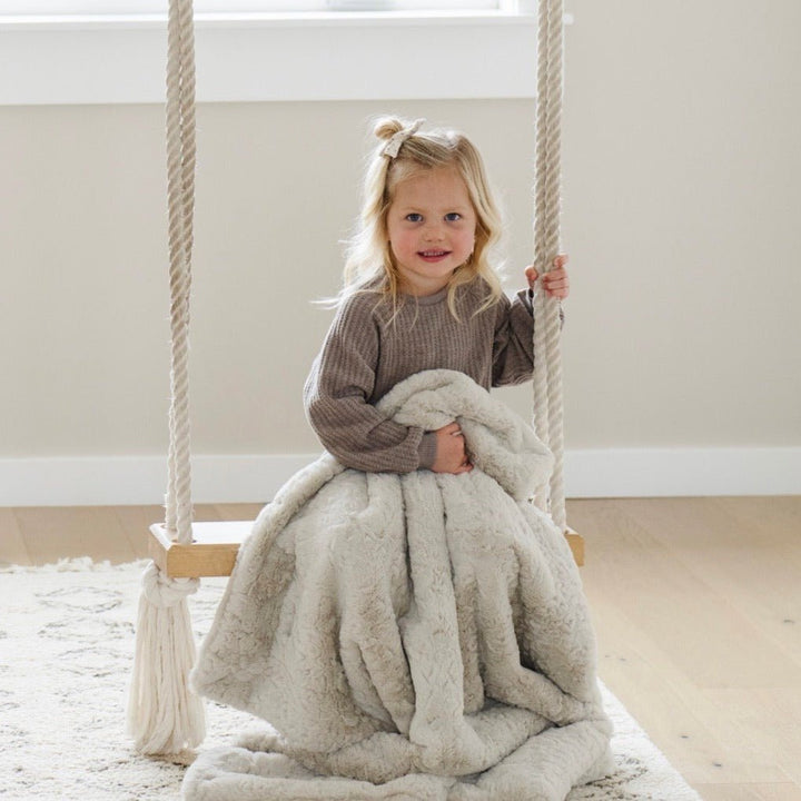 Lush Textured Toddler Blanket: Super Soft &amp; Durable