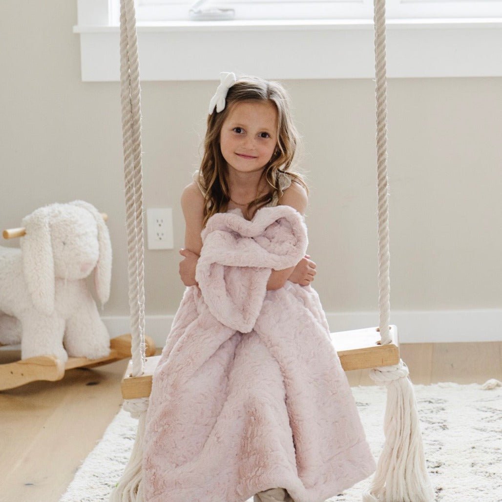 Lush Textured Toddler Blanket: Super Soft & Durable