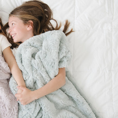 Lush Textured Toddler Blanket: Super Soft & Durable
