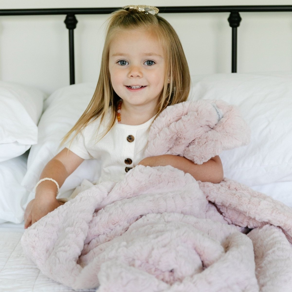 Lush Textured Toddler Blanket: Super Soft & Durable