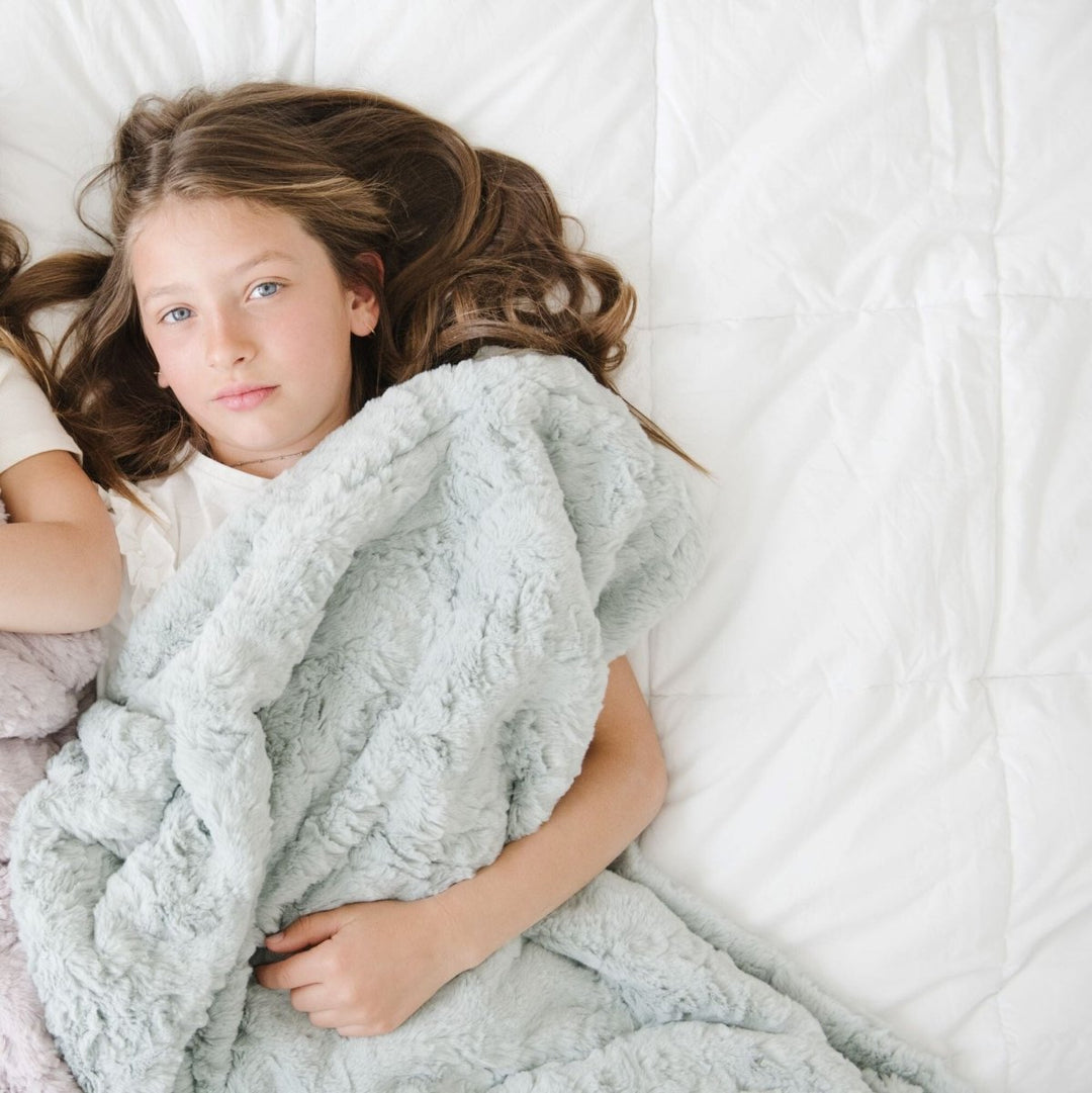 Lush Textured Toddler Blanket: Super Soft &amp; Durable