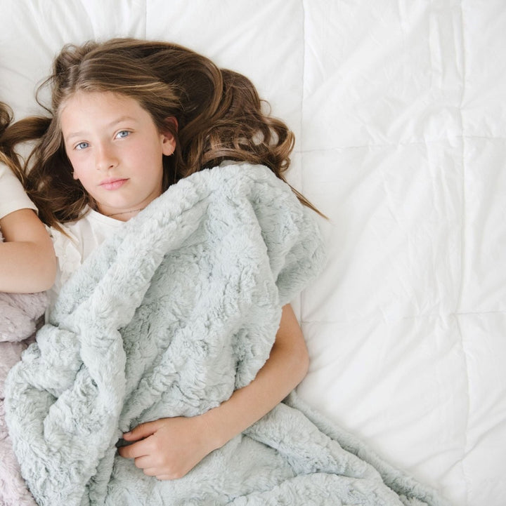 Lush Textured Toddler Blanket: Super Soft &amp; Durable