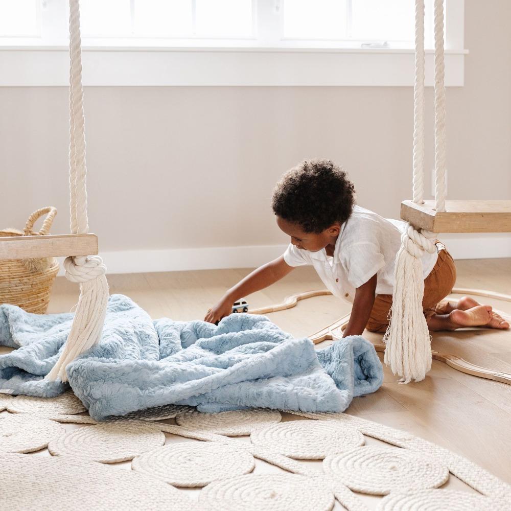 Lush Textured Toddler Blanket: Super Soft &amp; Durable