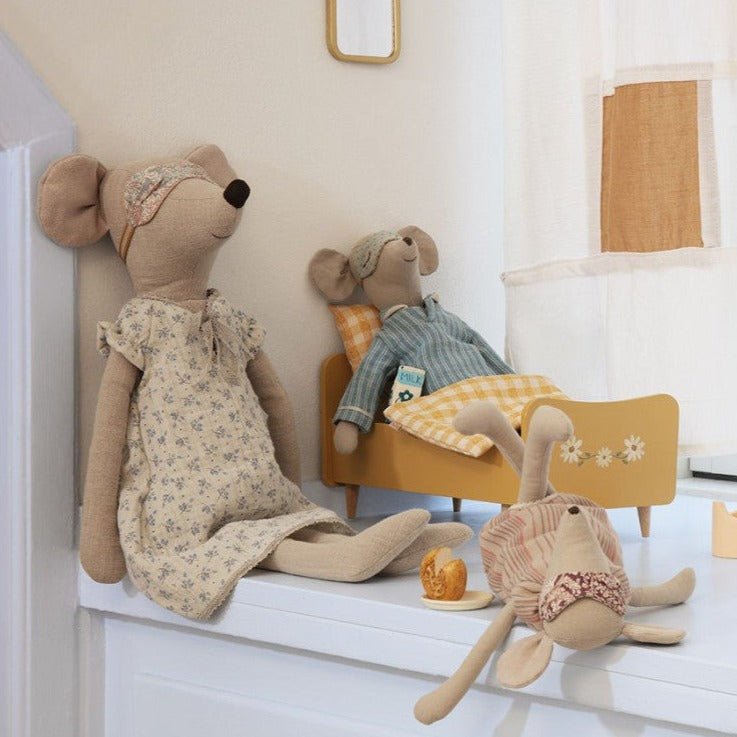 Medium Mouse in Nightgown