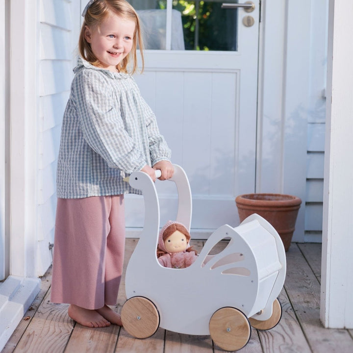 Sweet Swan Pram