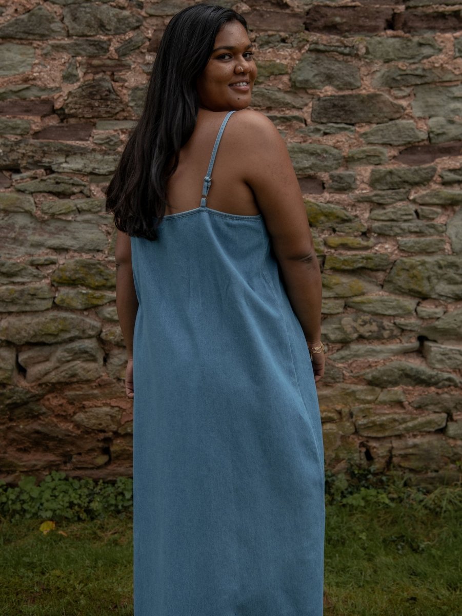 denim camisole dress CUT OUT V NECK DENIM CAMI DRESS: LT.DENIM / DS0795