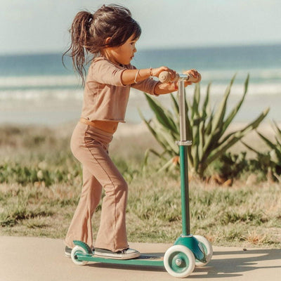 Banwood Kids Retro Scooter - Green | Bee Like Kids