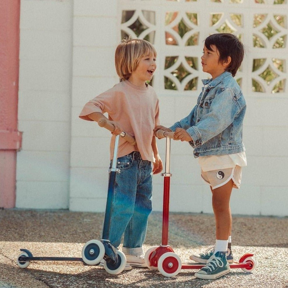 Banwood Retro Scooter - Red | Bee Like Kids