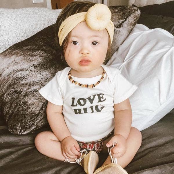 Organic Short Sleeve Bodysuit - Love Bug | Tenth &amp; Pine | Baby Clothes - Bee Like Kids